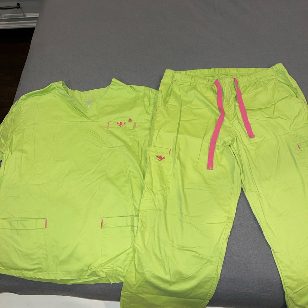 Med couture scrub set lime green